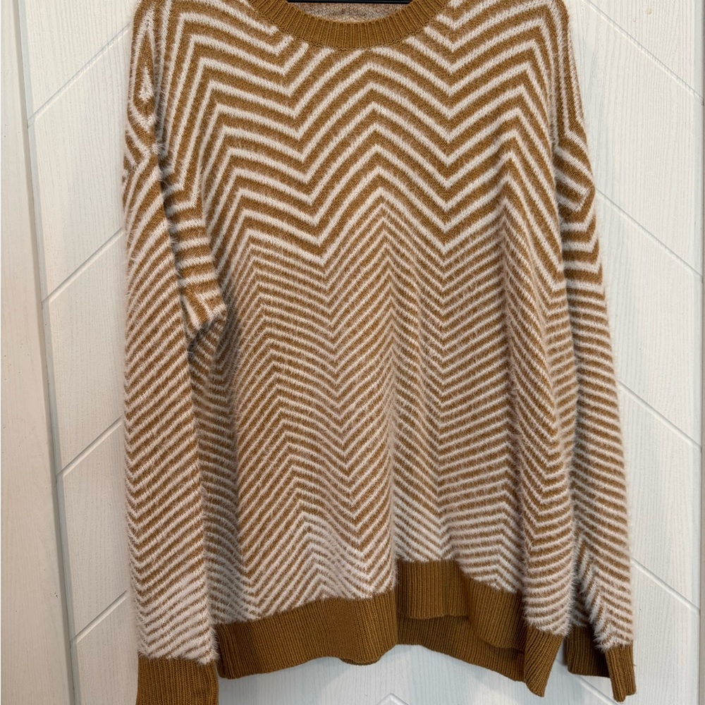 Chevron Patterned Crew Neck Sweater